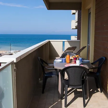 Nadi Con Vista Mare A By Yohome 페자로